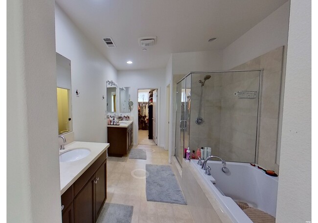 Building Photo - 10650 Canyon Grv