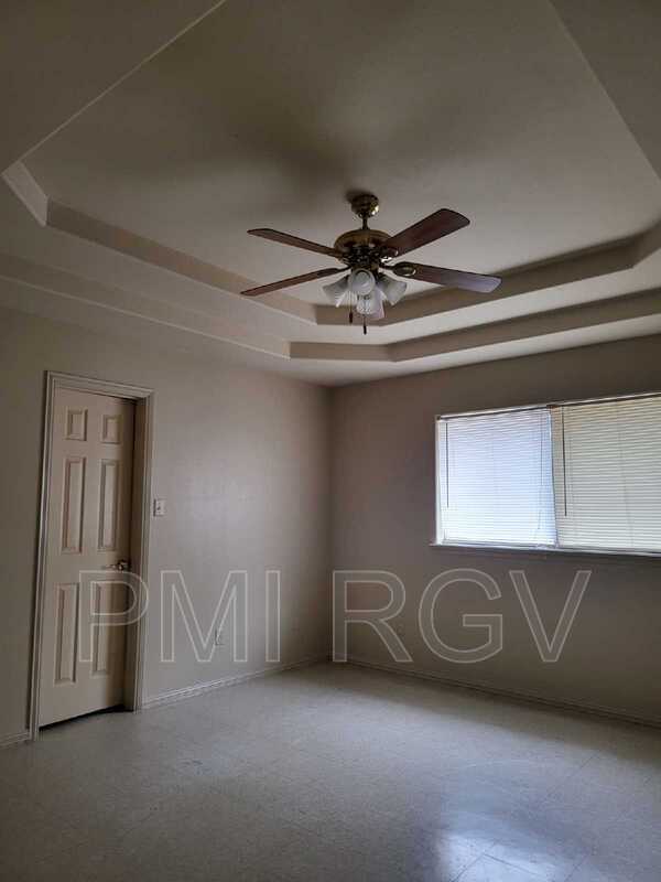 Building Photo - 709 Robin Ave