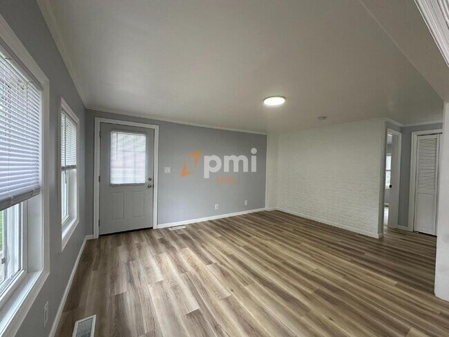 Foto del edificio - 2927 Silverbrook Ave