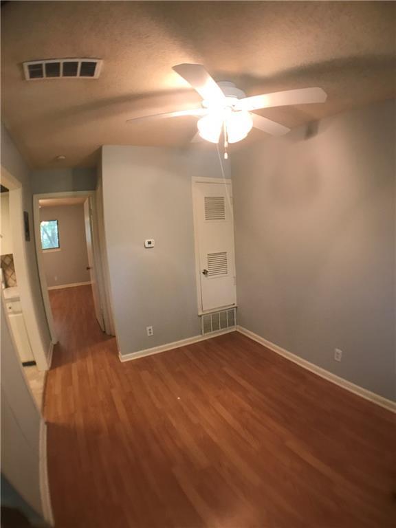 Foto del edificio - 5001 Bull Creek Rd