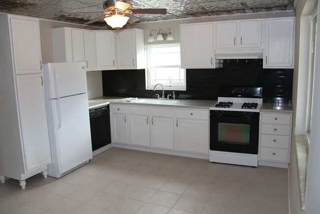 Building Photo - 11928 Honey Hill Dr