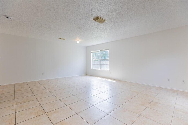 Foto del edificio - 491 Emerald Fields Ln