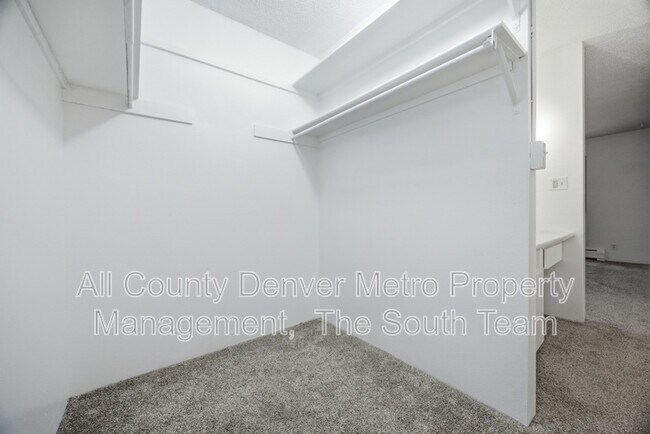 Foto del edificio - 2835 S Monaco St Pkwy