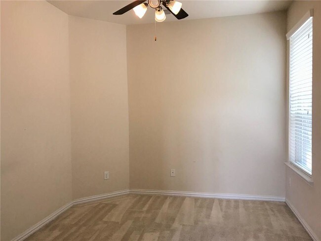 Building Photo - 3400 Porter Creek Dr