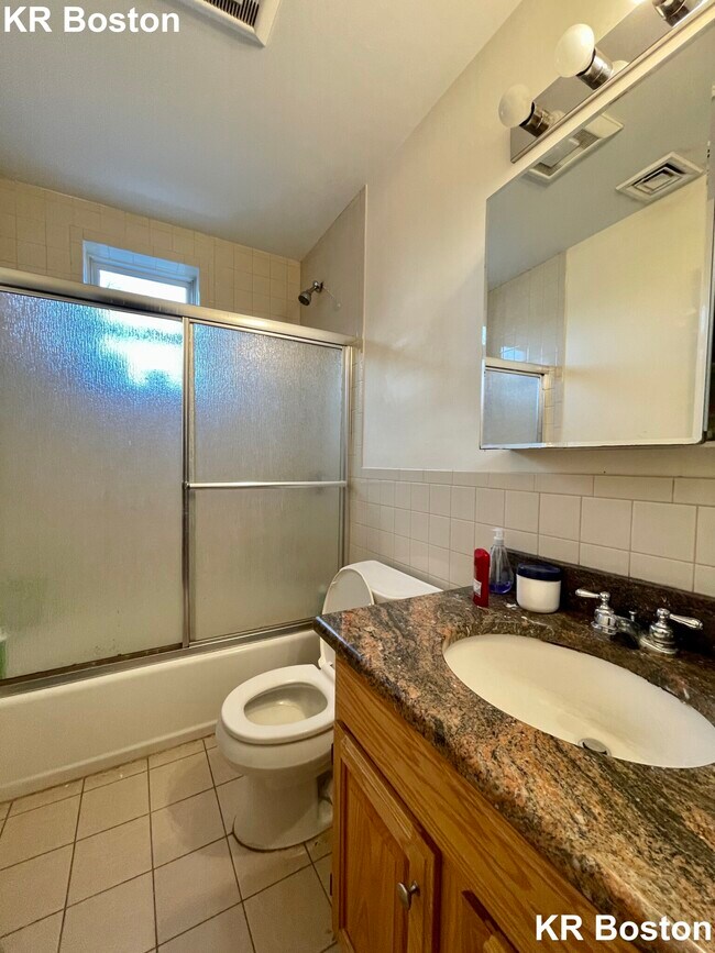 Building Photo - 82 Westland Ave