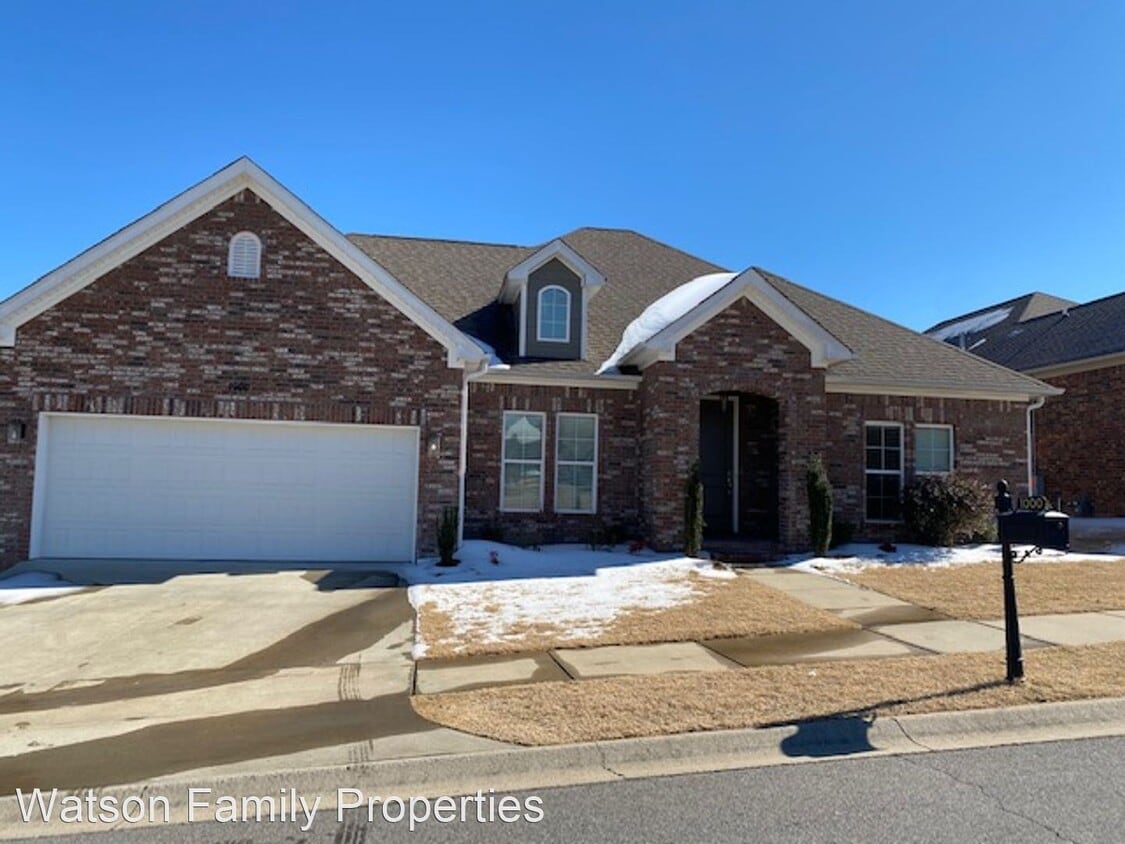 Primary Photo - 3 br, 2.5 bath House - 1000 Turnberry Drive