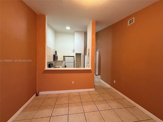 Building Photo - 2811 SE 17th Ave