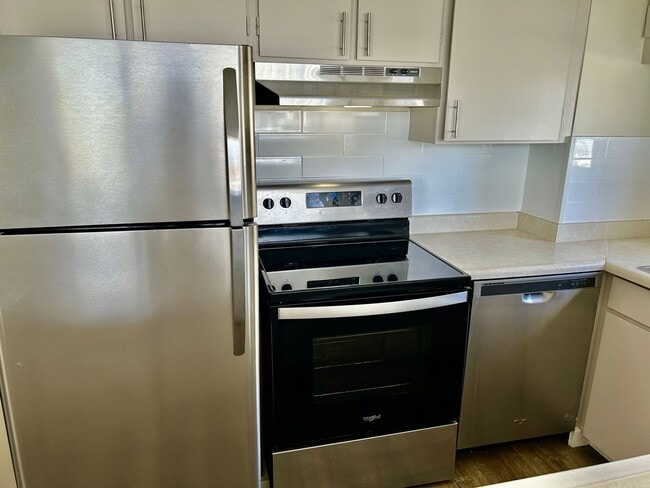 Building Photo - Villa on Eaton Square 1 BDRM., 1 bath w/co...