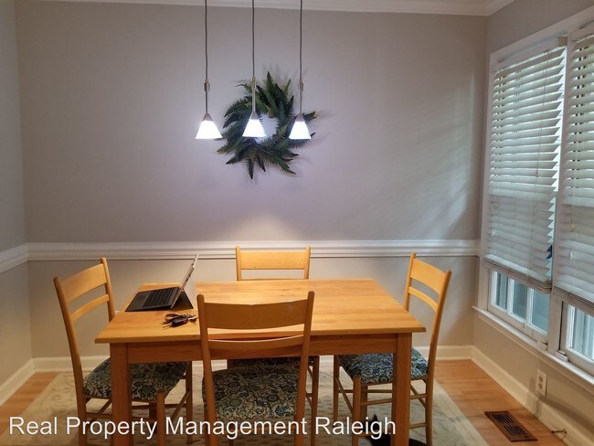 Foto del edificio - 4502 Hamptonshire Dr