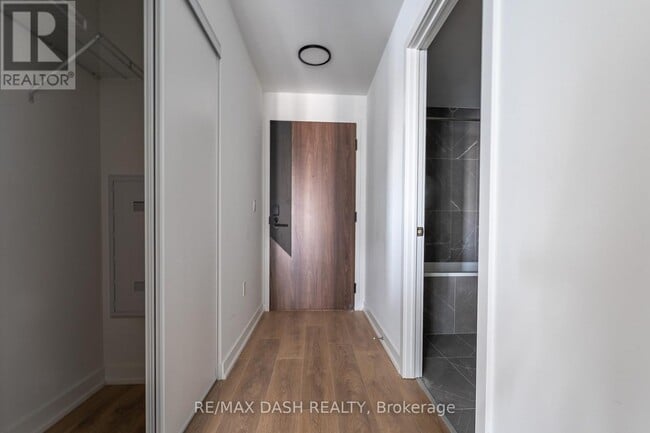 Building Photo - 1037 The Queensway