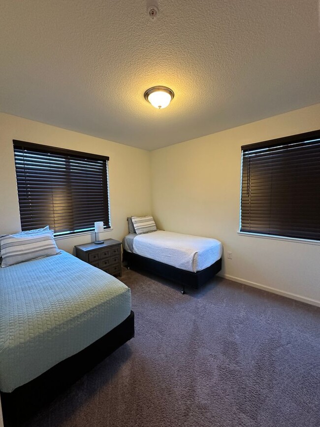 Building Photo - Fully Furnished beautiful 3-bedroom, 2.5-b...