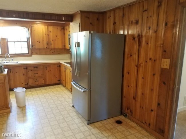 Building Photo - 3 br, 1 bath House - 604 8th Ave Ext