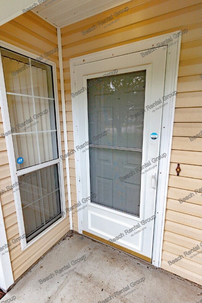 Building Photo - 6661 Wisteria Dr