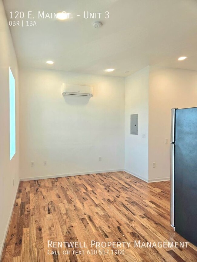 Building Photo - Studio+One Bath Apartment_Multi-Family_Ava...
