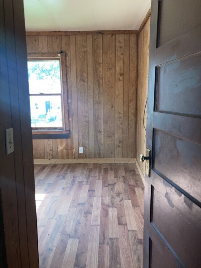 Building Photo - Laurens Home