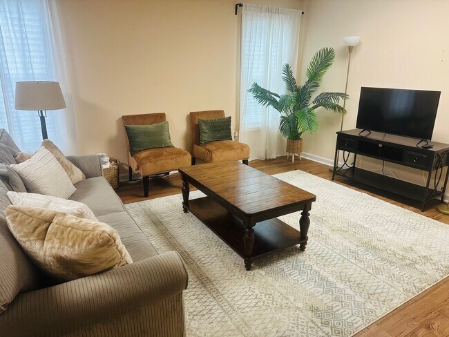 Área de la sala de estar - 3108 Linsley Ct SW