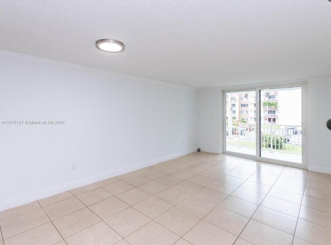 Building Photo - 6930 Miami Gardens Dr