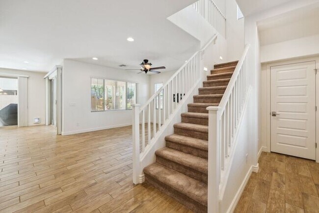 Foto del edificio - Modern 4-bedroom, 3.5-bathroom single-family home in the heart of North Tempe