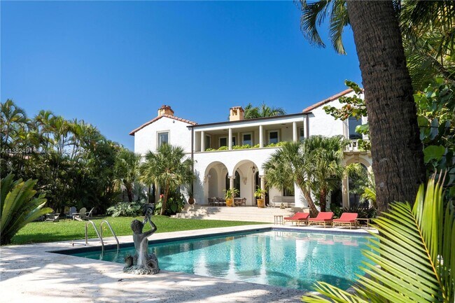 Foto del edificio - 4731 Pine Tree Dr