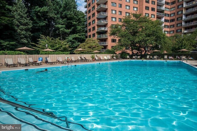 Foto del edificio - 4201 Cathedral Ave NW