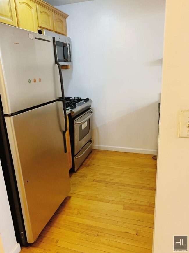 Foto del edificio - Amazing 1 bed 1 bath JACKSON HEIGHTS!!!