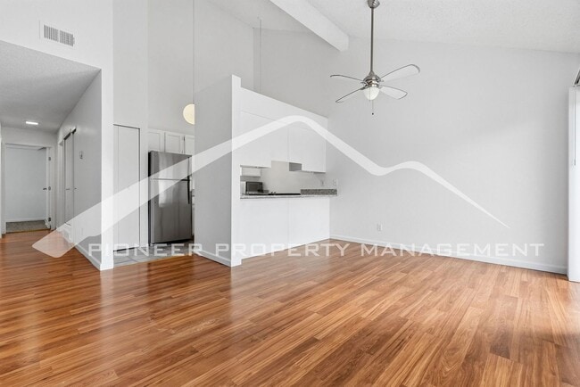 Building Photo - Spacious Condo with Washer/Dryer and Central AC