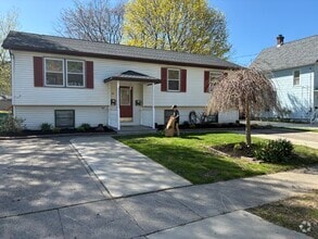 Building Photo - 18 Hunt Ave