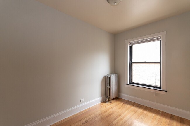 Foto del edificio - 4907 N Hoyne Ave