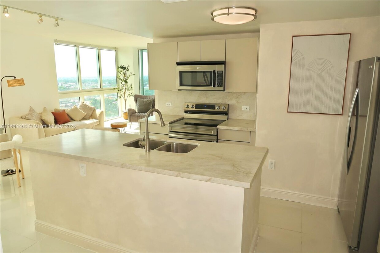Foto principal - 1861 NW S River Dr
