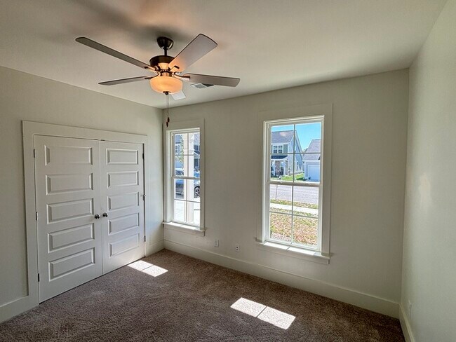 Building Photo - Evergreen Hills like-new home!