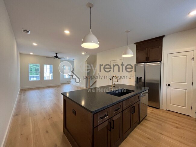 Building Photo - 1064 Amelia Ct