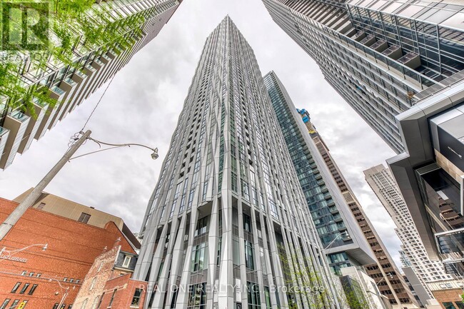 Photo du bâtiment - 1-3201 Yorkville Ave