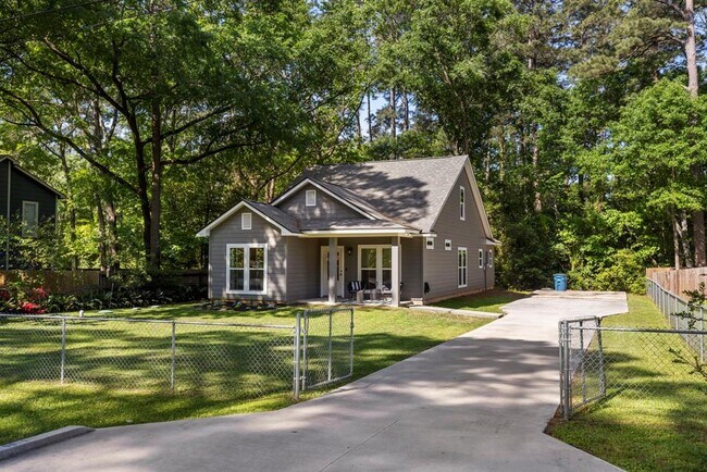 Building Photo - 9976 Pine Point
