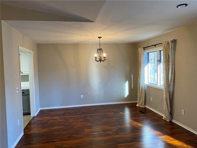 Building Photo - 14 Shanklin Dr