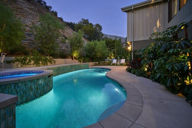 Building Photo - 6435 Innsdale Dr