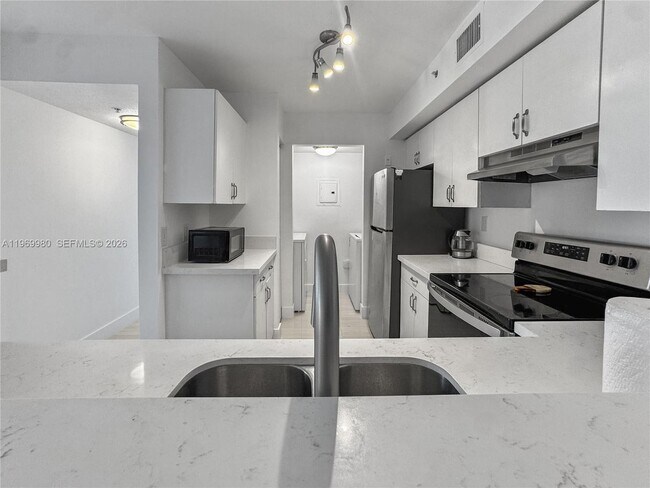 Foto del edificio - 2123 Renaissance Blvd