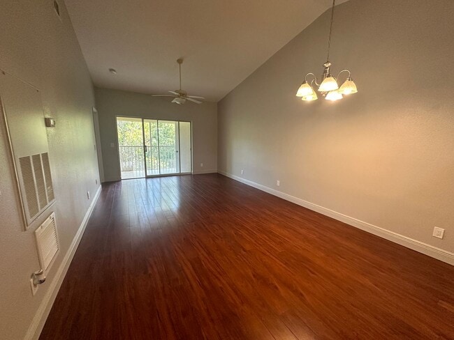 Building Photo - Amazing  2/2 Condo in South Orlando - Clos...
