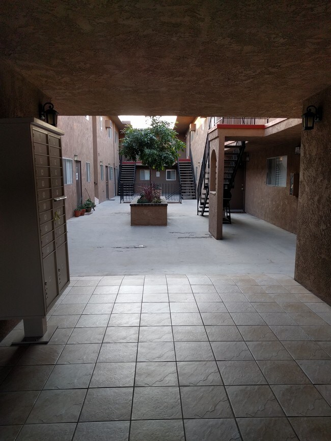 Foto del edificio - 1471 N Fair Oaks Ave