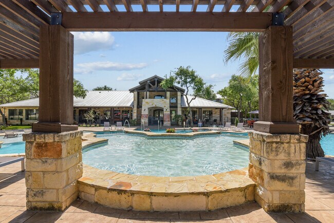 Foto del edificio - Platinum Shavano Oaks