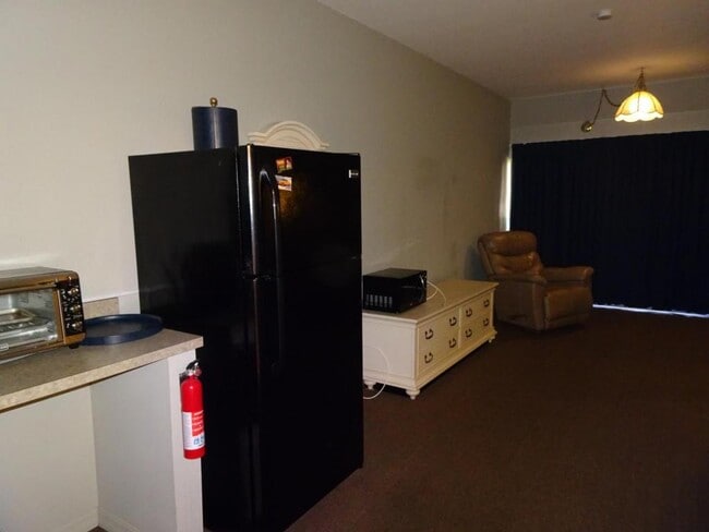 Building Photo - 2180 Country Club Dr.