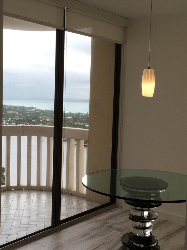 Foto del edificio - 19355 Turnberry Way