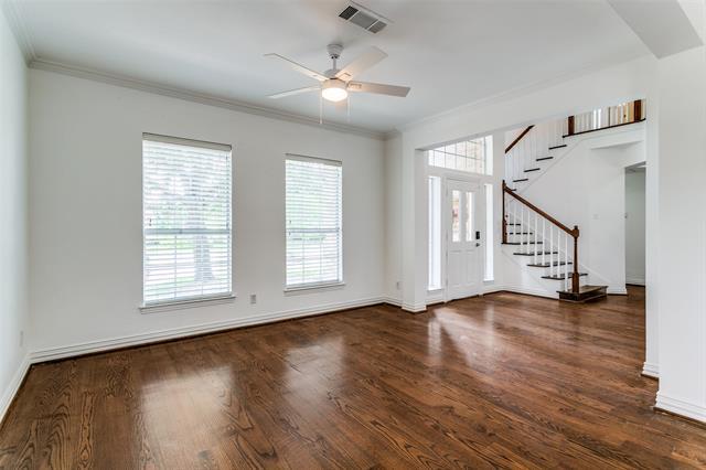 Foto del edificio - 900 Meadow Ln