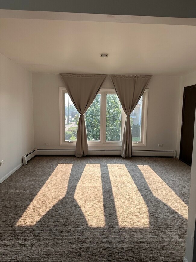 Foto del edificio - 4537 Maple Ave