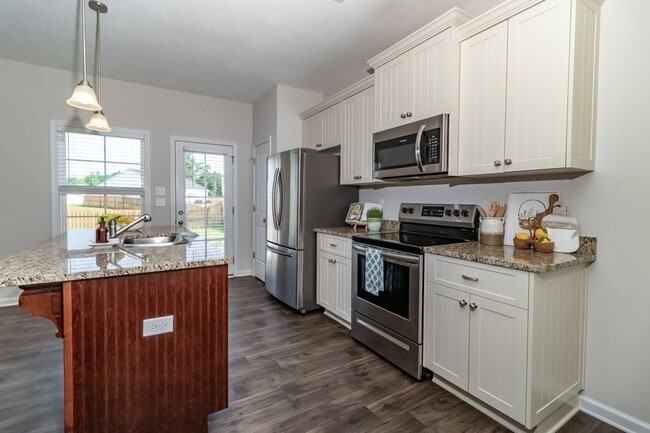 Building Photo - Like New, 4/2, Ranch Home In Grovetown!