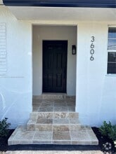 Building Photo - 3606 SW 17th St