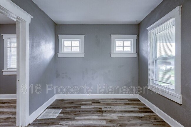 Foto del edificio - 3217 E 62nd St