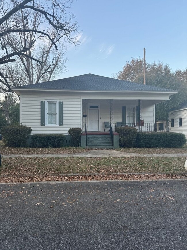 Building Photo - 303 Sawyer St