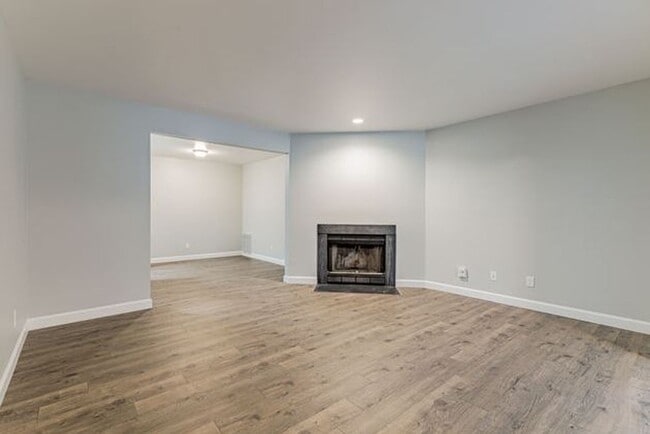 Foto del edificio - Two bedroom, two bath apartment with golf ...