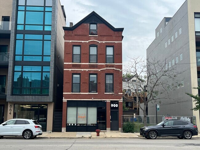 Building Photo - 900 N Ashland Ave