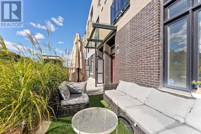 Photo du bâtiment - 4030 Parkside Village Dr